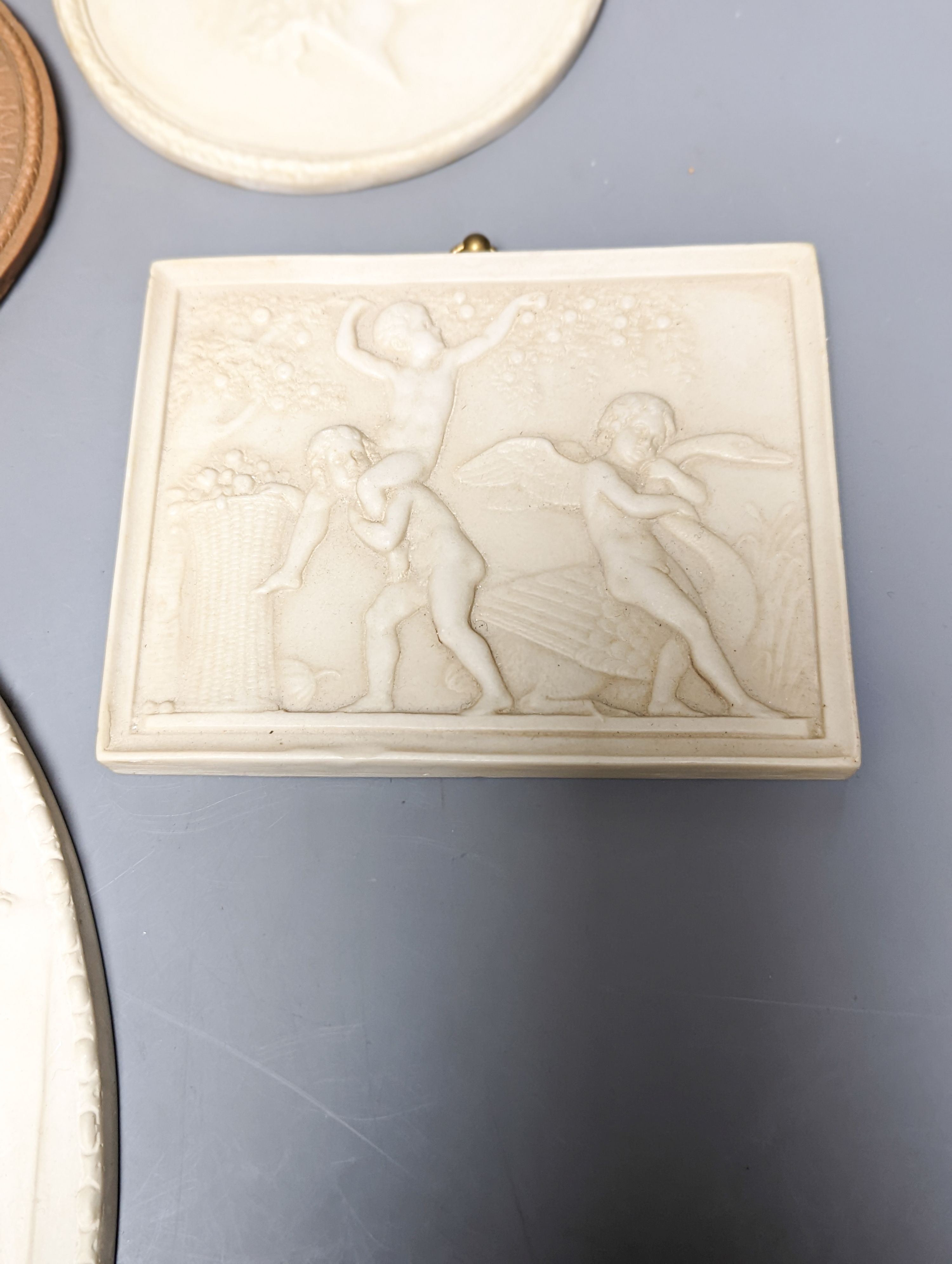 Decorative faux marble roundels, plaques and a faux ostrich egg box 28cm